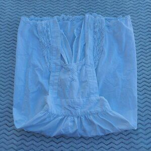 Women's White Lacey Apron